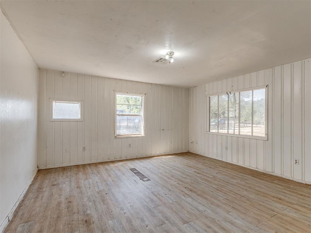 8530 Lakewood Avenue Property Photo 8