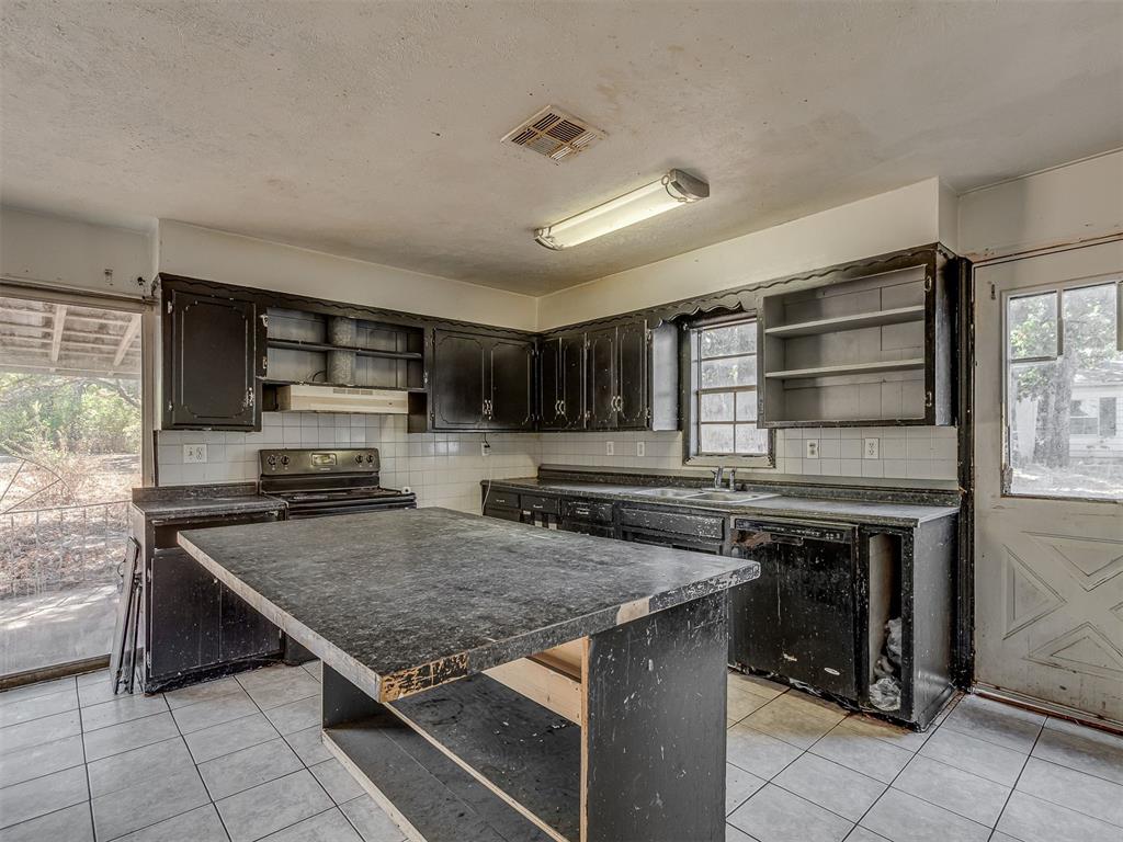 8530 Lakewood Avenue Property Photo 12