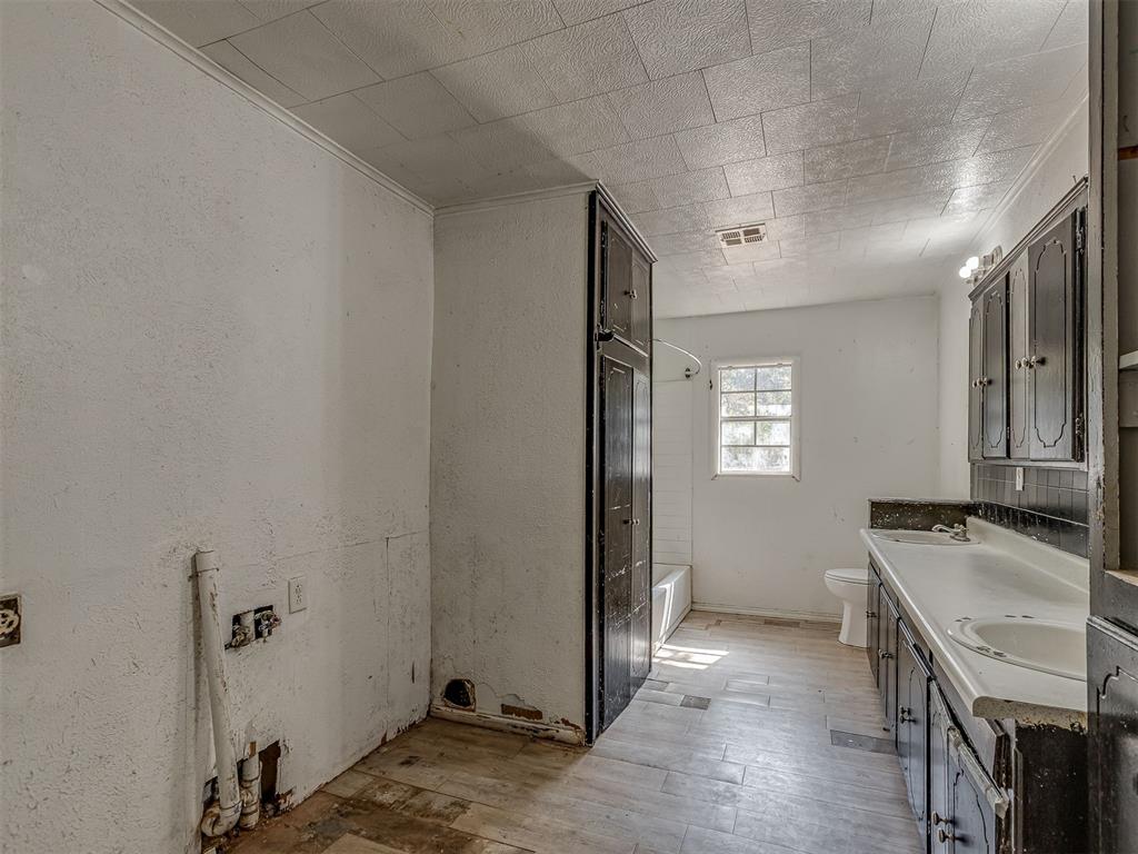 8530 Lakewood Avenue Property Photo 25