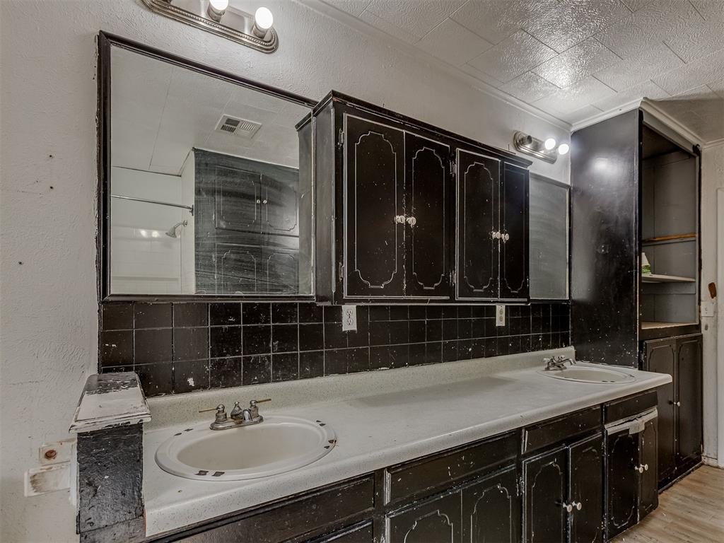 8530 Lakewood Avenue Property Photo 27