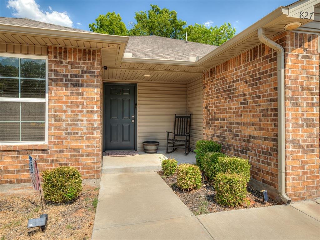 827 Highgarden Circle Property Photo 2