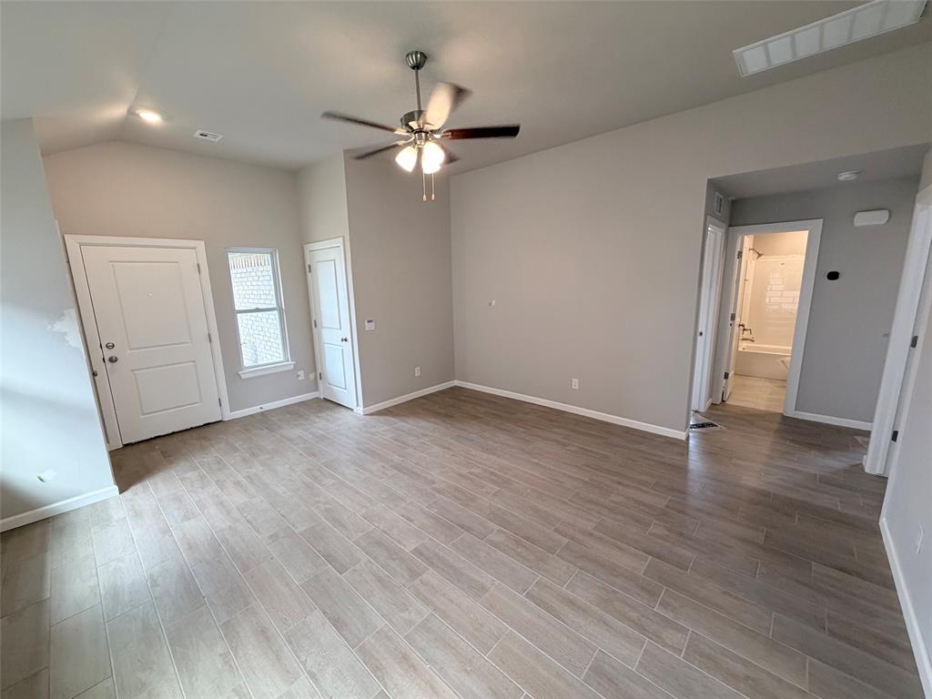 2912 Nw 196th Place Property Photo 4