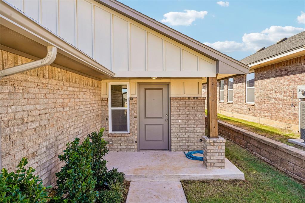 2912 Nw 196th Place Property Photo 4