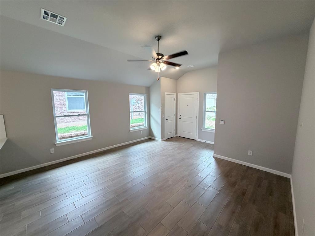 2912 Nw 196th Place Property Photo 5