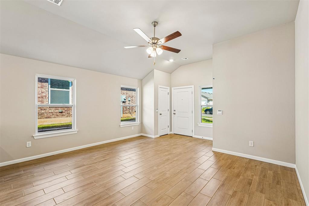 2912 Nw 196th Place Property Photo 6