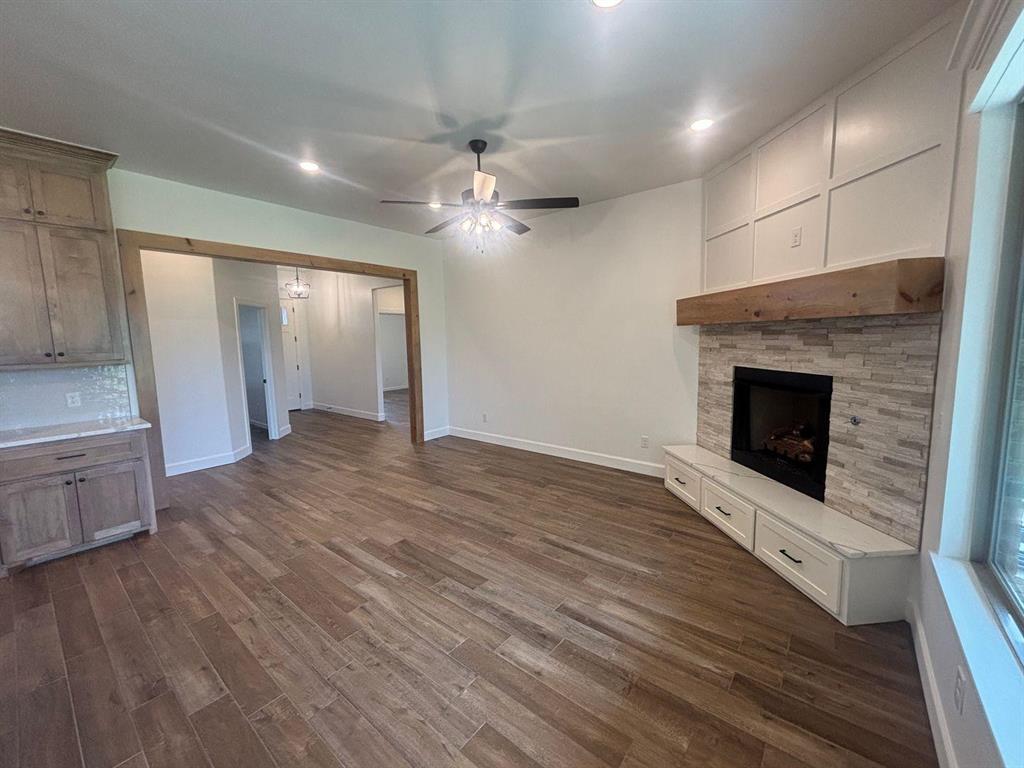 1900 Inglenook Drive Property Photo 3