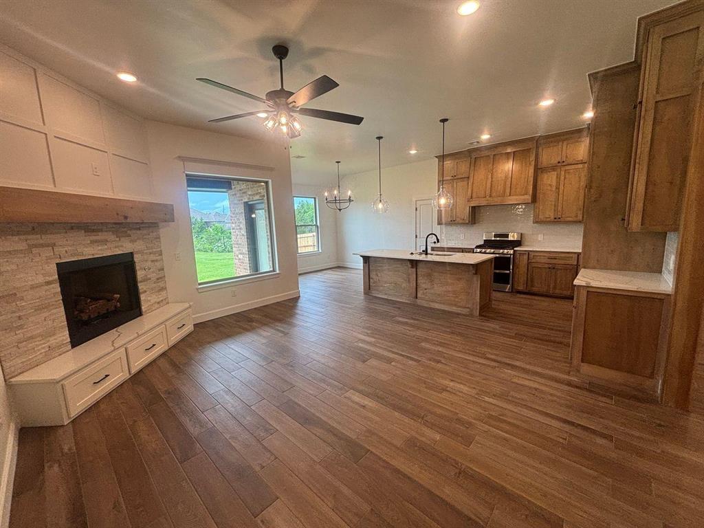 1900 Inglenook Drive Property Photo 4
