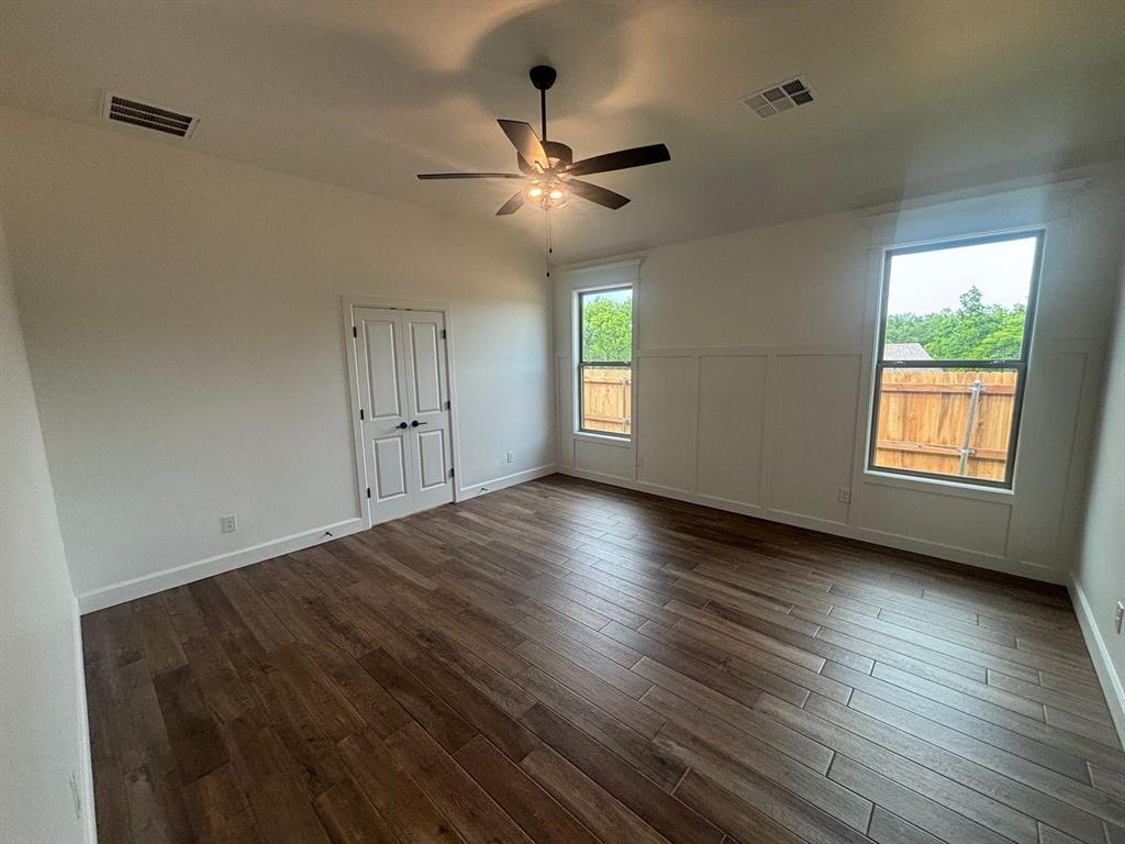 1900 Inglenook Drive Property Photo 8