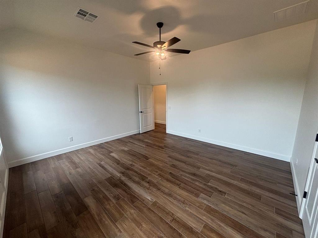 1900 Inglenook Drive Property Photo 9