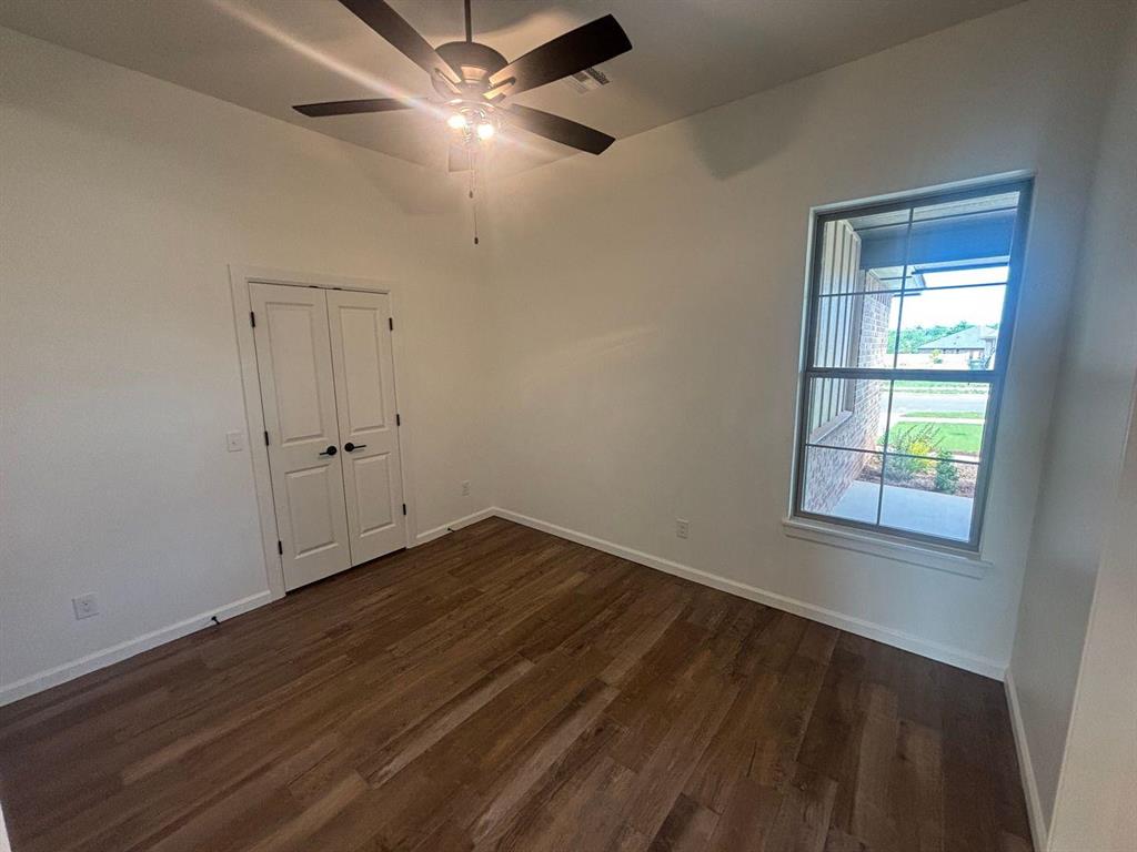 1900 Inglenook Drive Property Photo 13
