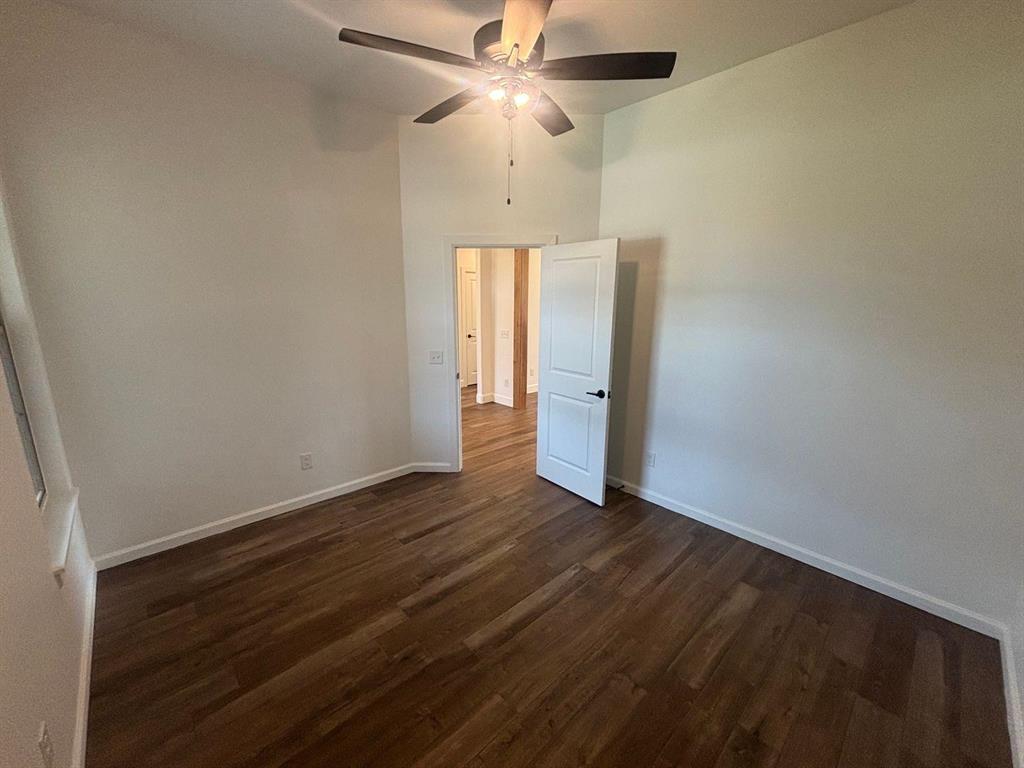 1900 Inglenook Drive Property Photo 14