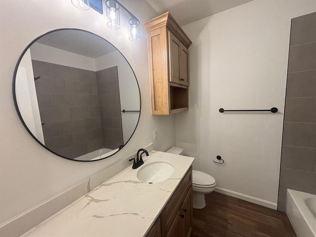 1900 Inglenook Drive Property Photo 17