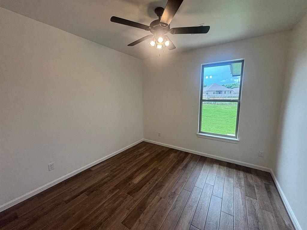 1900 Inglenook Drive Property Photo 18