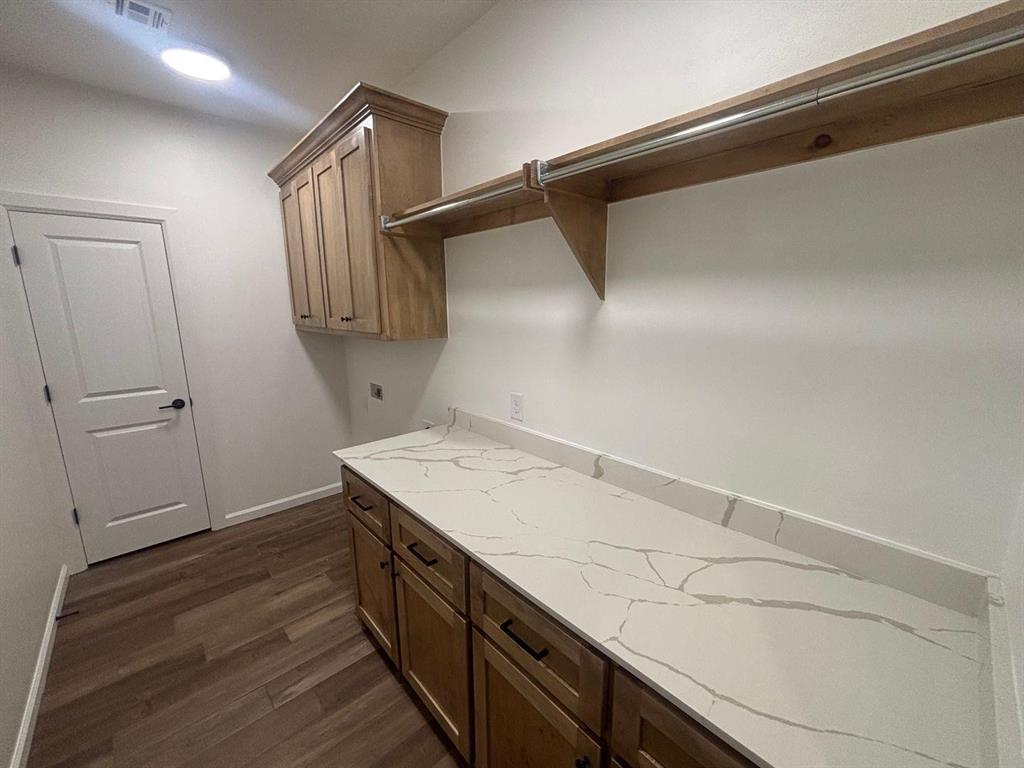 1900 Inglenook Drive Property Photo 21