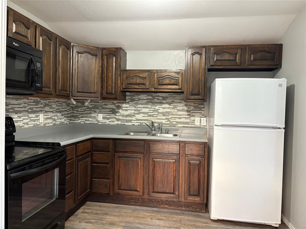 600 W Russell Avenue Property Photo 6