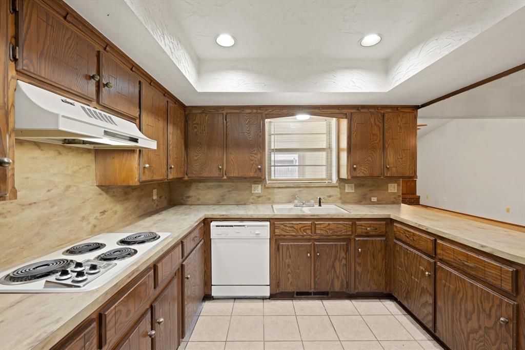 10325 Exter Avenue Property Photo 4