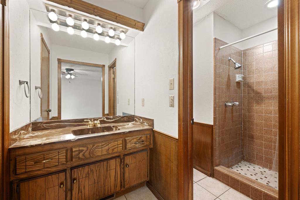 10325 Exter Avenue Property Photo 6
