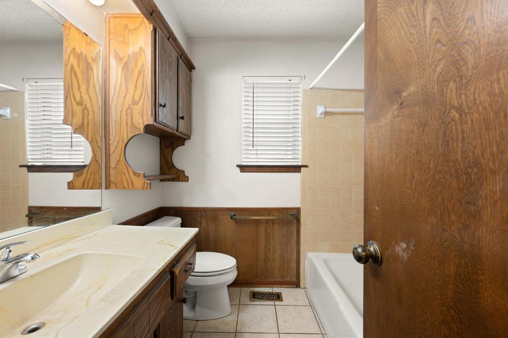 10325 Exter Avenue Property Photo 9
