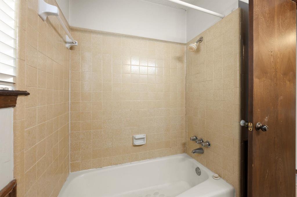 10325 Exter Avenue Property Photo 10