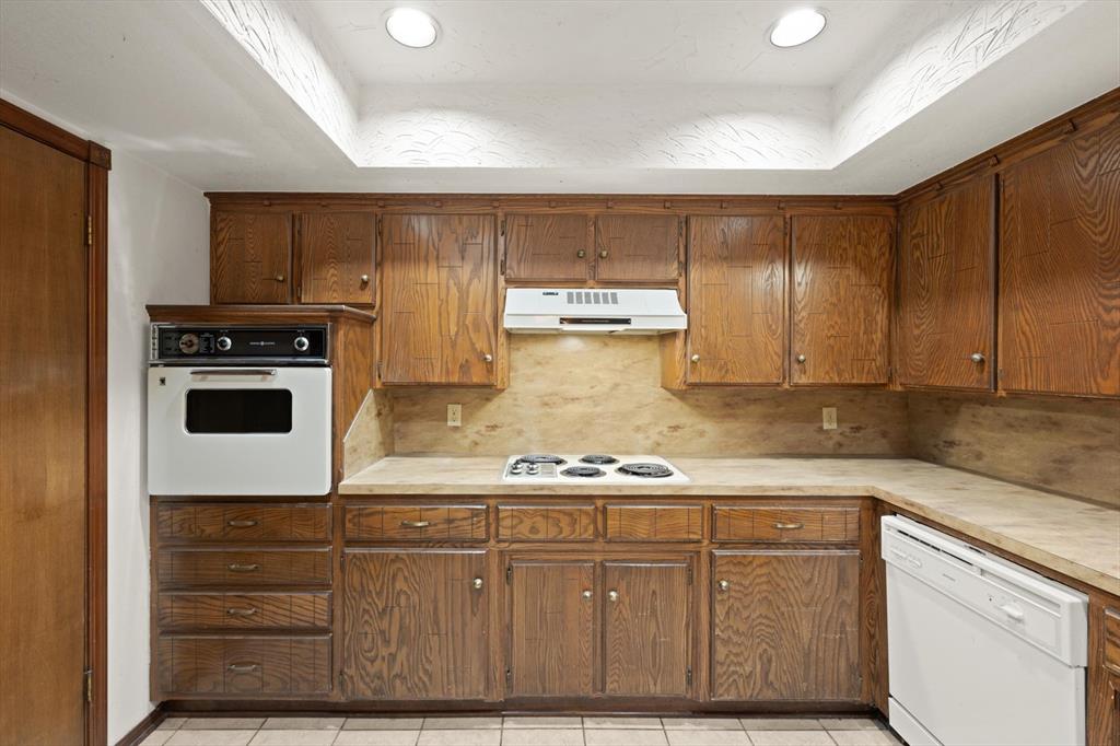 10325 Exter Avenue Property Photo 15