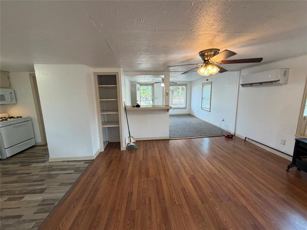 507 E 7th Street Property Photo 6