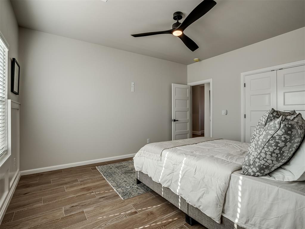 1237 E Stetson Lane Property Photo 23