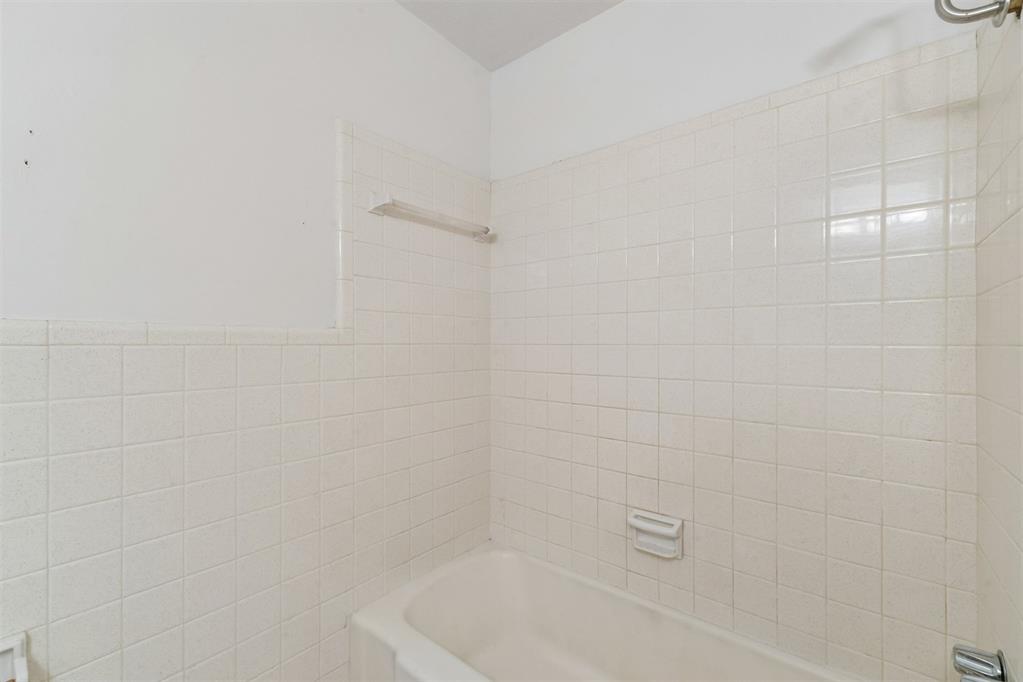 4608 Nw 60th Street Property Photo 32