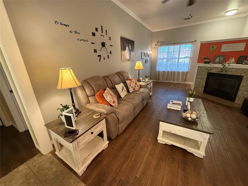 2220 Crooked Oak Drive Property Photo 3