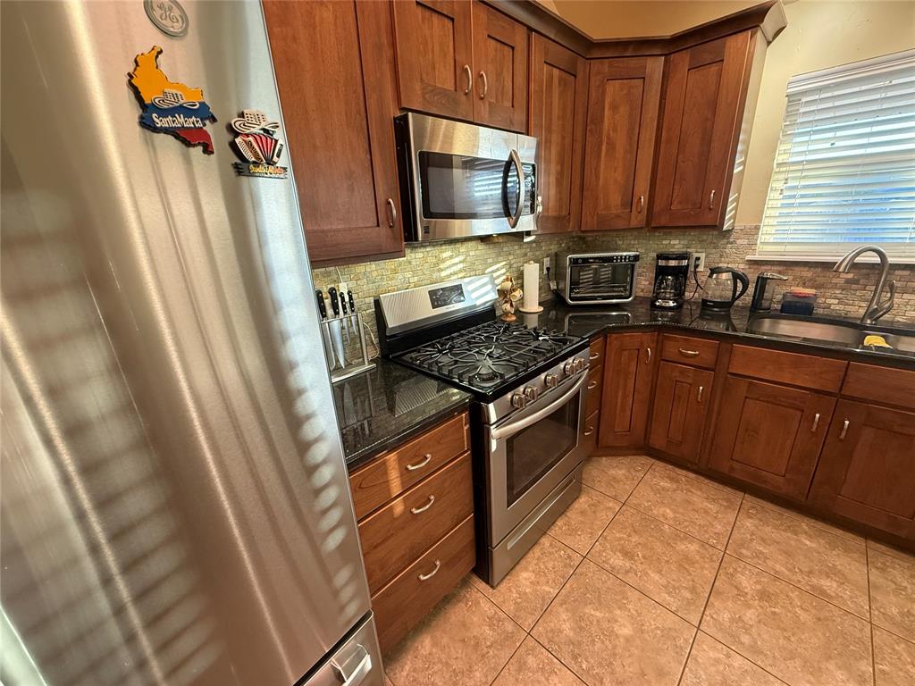 2220 Crooked Oak Drive Property Photo 6