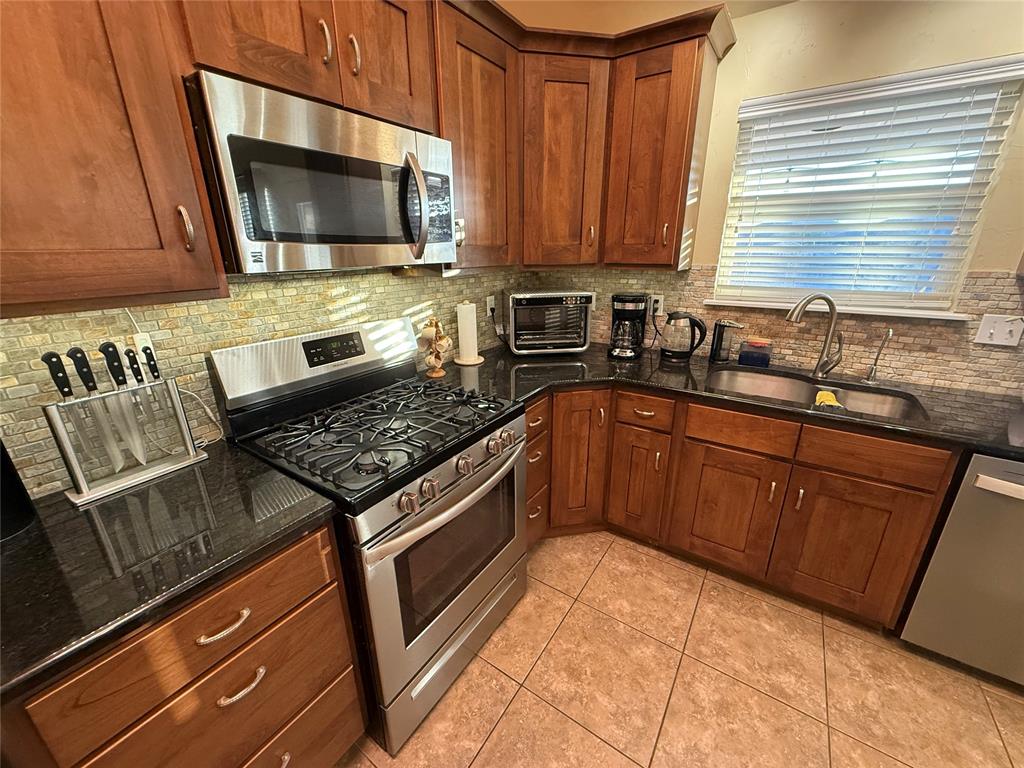 2220 Crooked Oak Drive Property Photo 7