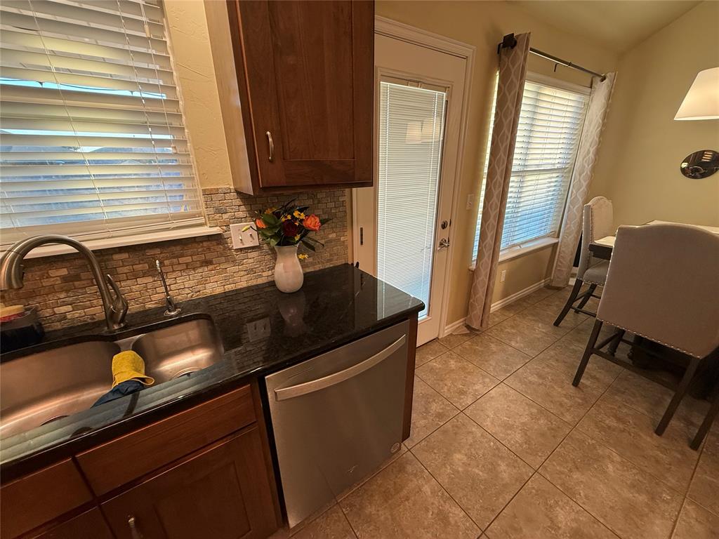 2220 Crooked Oak Drive Property Photo 11