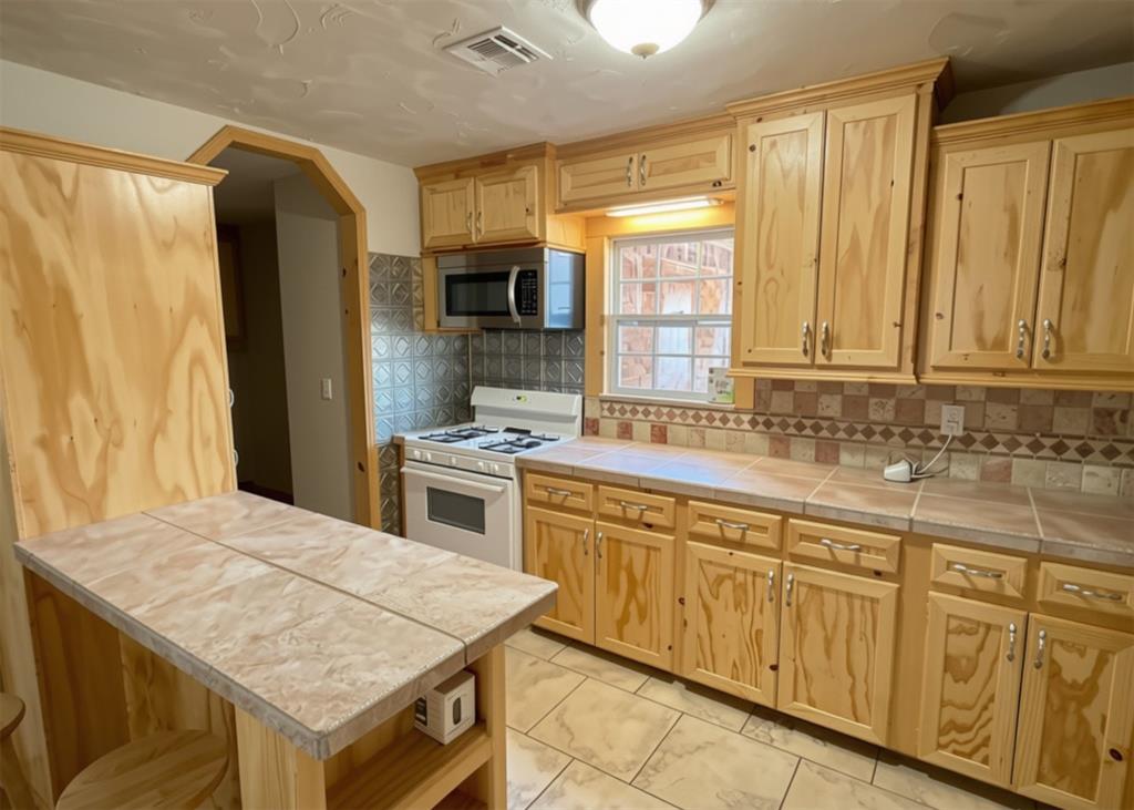 120 Thornton Lane Property Photo 4