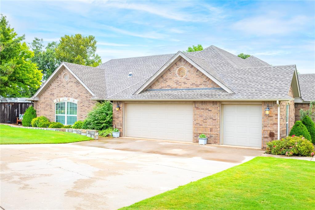 107 Clubhouse Drive Property Photo 4