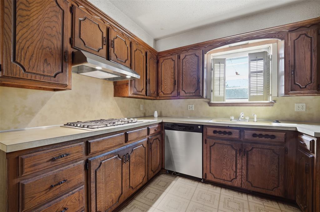 724 Ne Blugil Drive Property Photo 8
