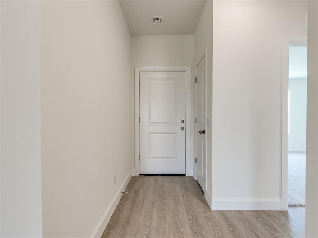 924 Hazy Brook Circle Property Photo 2