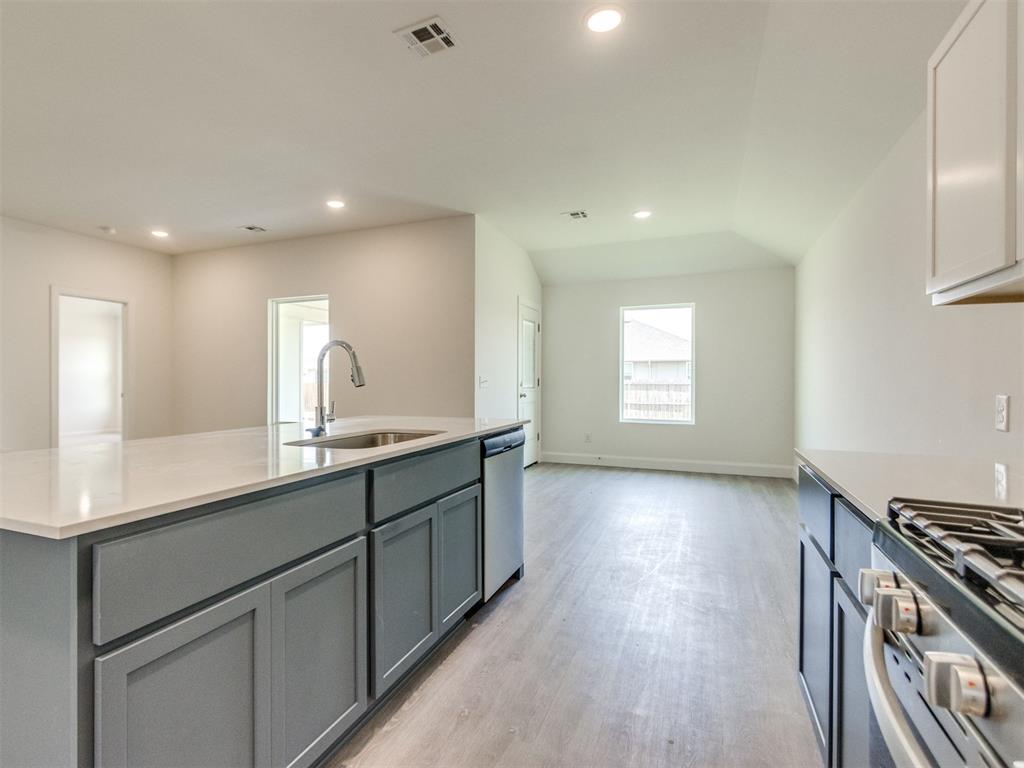 924 Hazy Brook Circle Property Photo 8