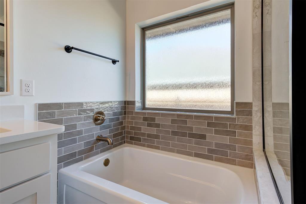 2216 Los Angeles Avenue Property Photo 23