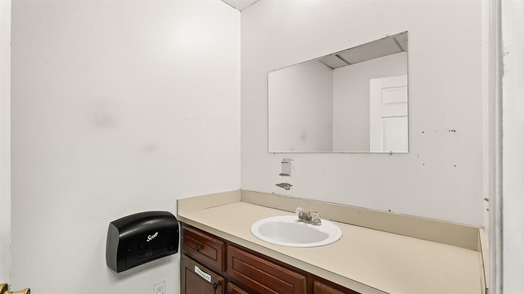 8720 S Pennsylvania Avenue Property Photo 42