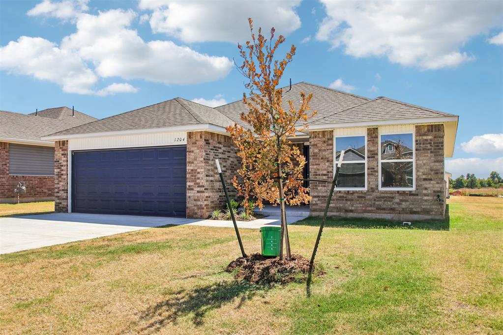 1204 E Ruger Lane Property Photo 3