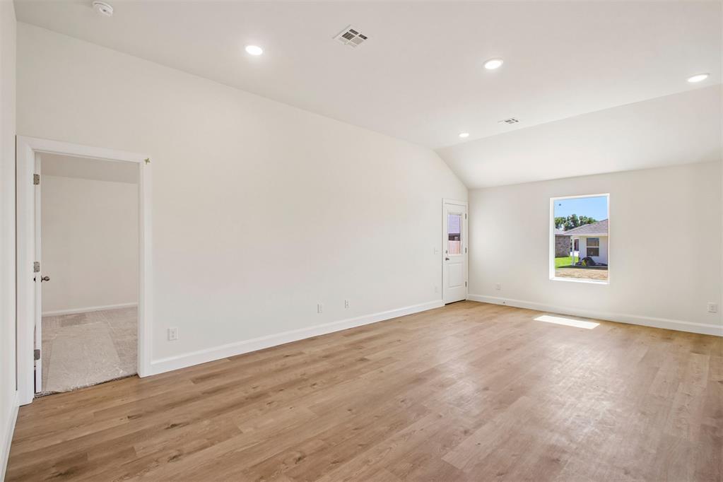 1204 E Ruger Lane Property Photo 5