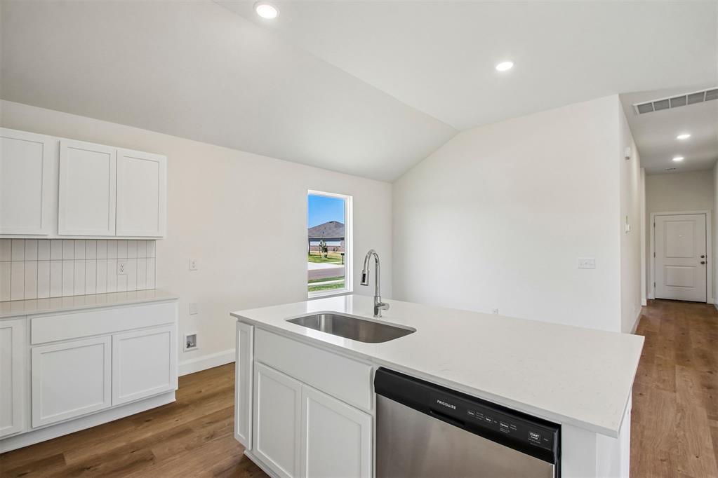 1204 E Ruger Lane Property Photo 12