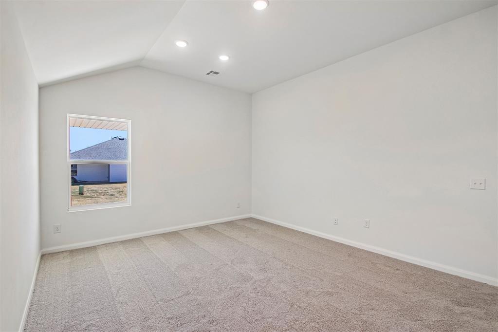 1204 E Ruger Lane Property Photo 14