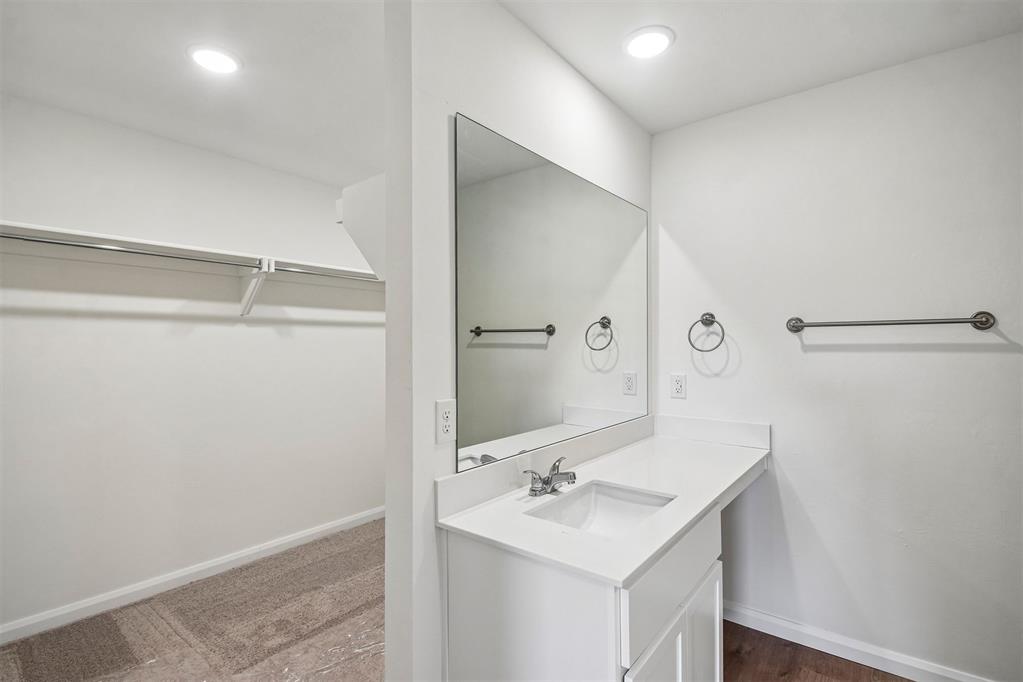 1204 E Ruger Lane Property Photo 17
