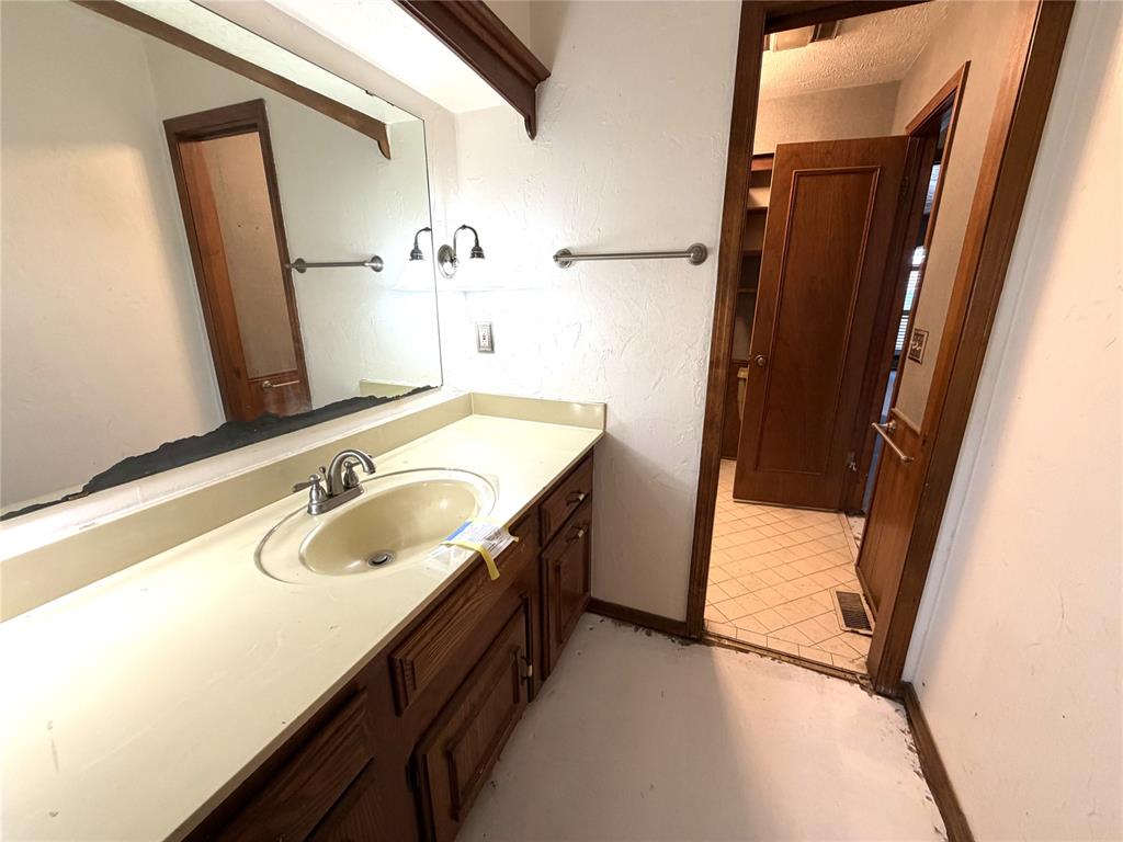9217 Sutton Place Property Photo 16