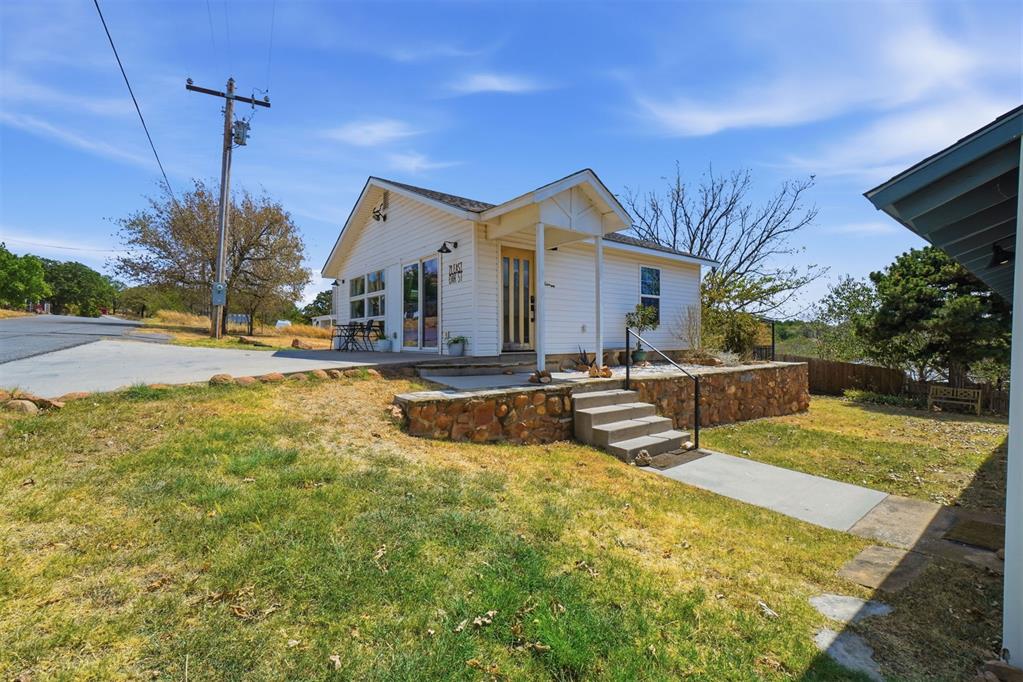 71 E Oak Avenue Property Photo 1