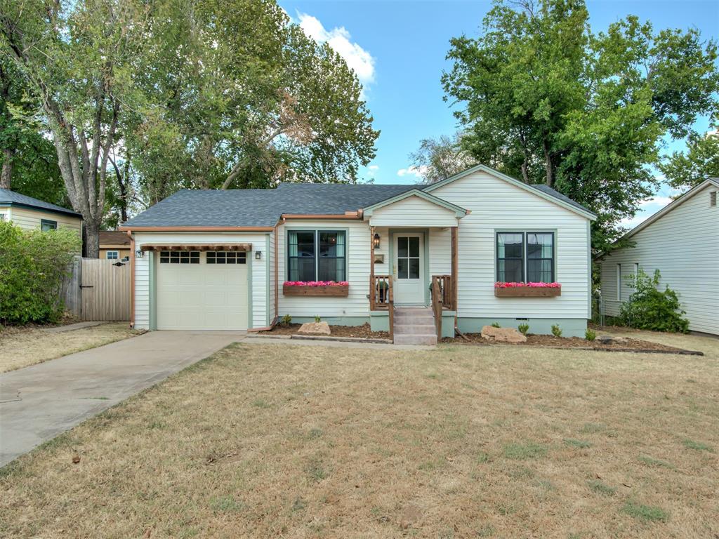 111 E 11th Property Photo 2