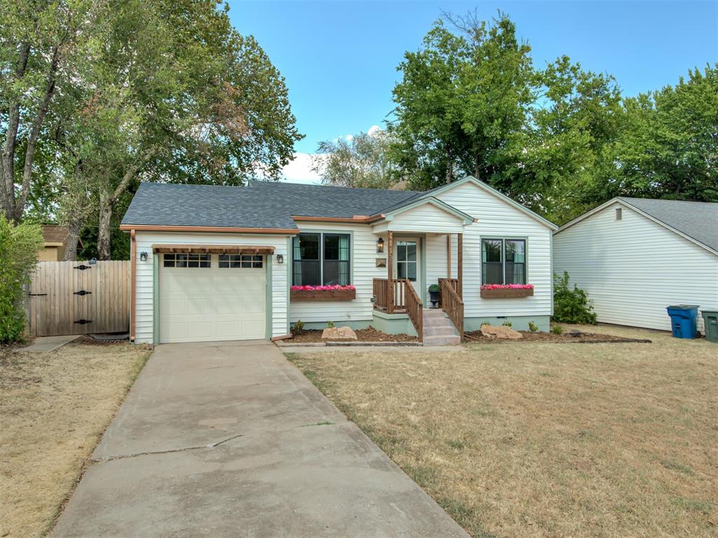 111 E 11th Property Photo 3