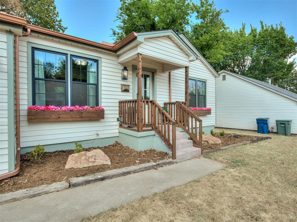 111 E 11th Property Photo 4