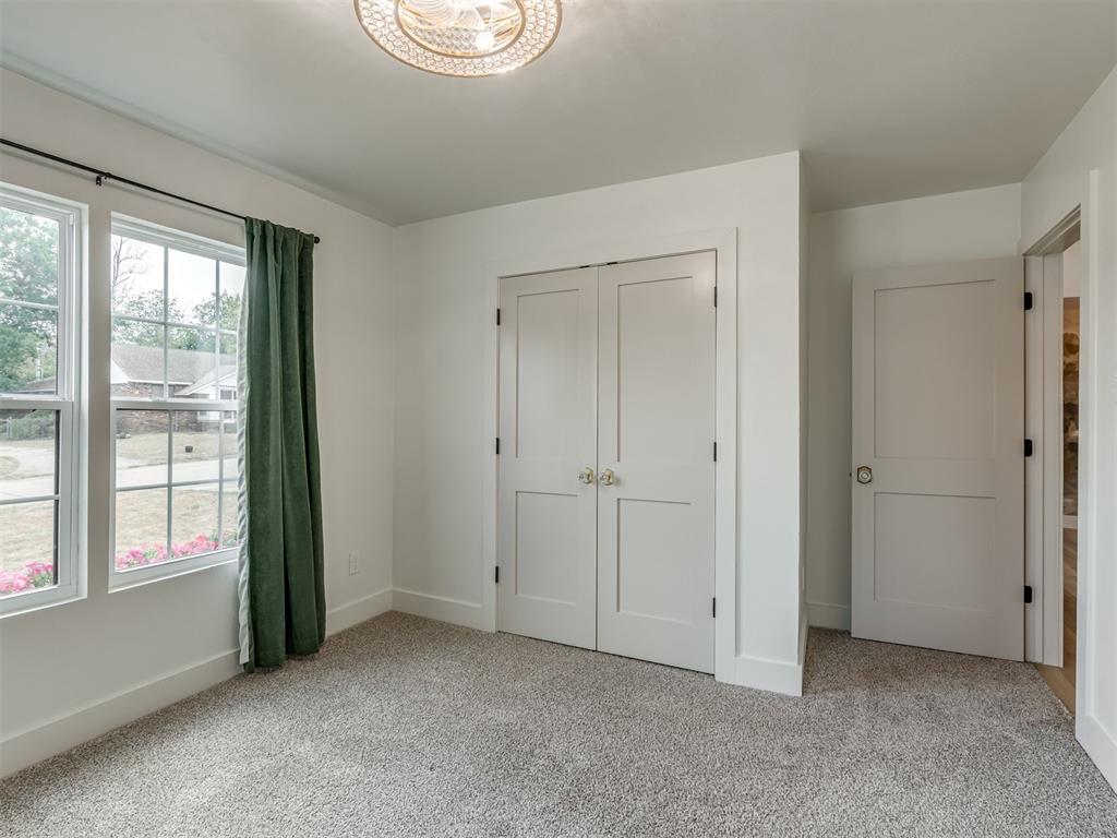 111 E 11th Property Photo 18
