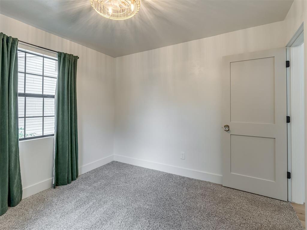 111 E 11th Property Photo 23